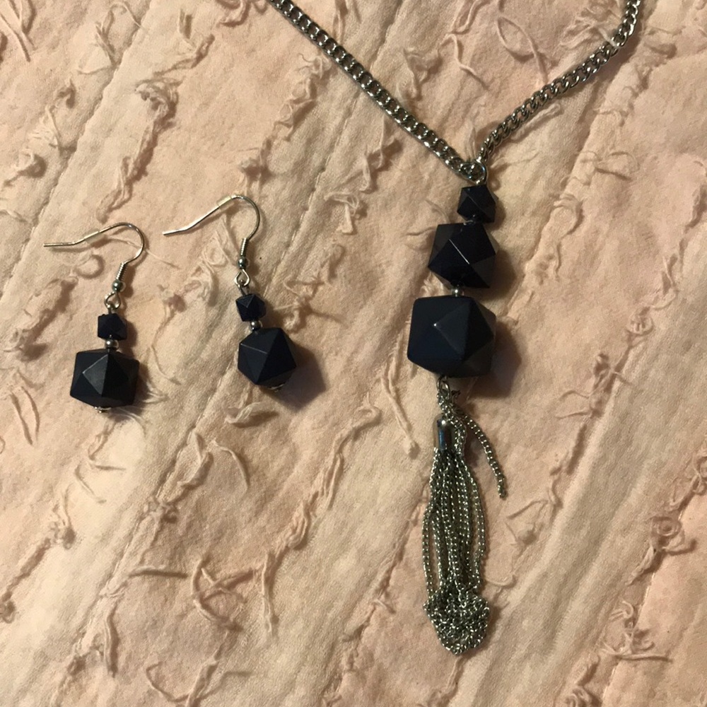 Blue beaded necklace and earrings set - Picture 3 of 5